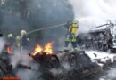 Deutschland: Lkw-Transporter mit fabriksneuen Wohnmobilen ein Flammenraub
