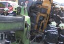 Stmk: Sattelschlepper bei Schladming umgestürzt -> Lenker schwer eingeklemmt