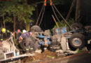 Oö: Lkw-Unfall mit eingeklemmter Person in Vöcklabruck