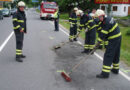 Oö: Öleinsatz auf der B 158 nach Verkehrsunfall in Bad Ischl