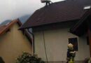 Oö: Dach durch Blitzschlag in Brand geraten