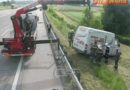 Nö: Menschenrettung nach Überschlag auf der A1 bei Pöchlarn