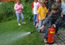 Ktn: Feuerlöschervorführung in der Volksschule in Tröpolach