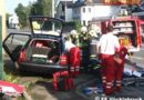 Oö: Unfall mit drei eingeschlossenen Personen in Vöcklabruck