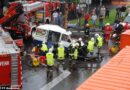 Oö: Eingeklemmter Transporter-Lkw nach Crash mit Lkw in Ansfelden