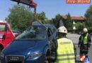 B: Pkw streift Fahrzeug und überschlägt sich