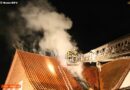 BRD: Papiercontainerbrand griff auf Dachstuhl eines Kulturzentrums über