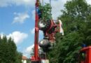 Oö: Bergung eines Traktors aus dem Neustift Bach