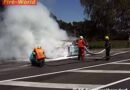Nö: Minivan auf der B4 in Vollbrand