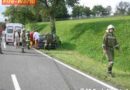 Nö: Pkw streift entgegenkommendes Fahrzeug und prallt gegen einen Baum