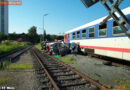 Oö: Verkehrsunfall mit PKW und Zug – Person eingeklemmt
