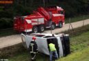 Nö: Kleinbus bei Tulln über Böschung gestürzt