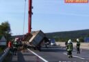 Nö: Mit Sand beladener Lkw-Anhänger auf A2 umgestürzt
