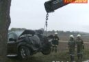 Nö: Geländewagen-Lenkerin auf L 27 mit Auto gegen Baum geprallt