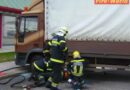 Nö: Autoüberschlag und Brand an Lkw in Wiener Neustadt