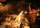 D: Großfeuer in Reifenhandelsbetrieb fordert Materialschlacht