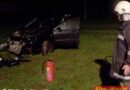 Oö: Auto touchierte Baum und krachte gegen Strommast