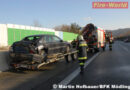 Nö: Mit Autotransportanhänger verunfallt und in Betonleiwand gekracht