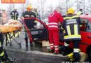 Oö: Lenkerin nach Unfall auf der LB144 im Wrack eingeklemmt