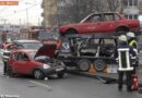 Bayern: Pkws prallten auf verlorenen Anhänger mit Schrottautos