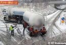 Bgld: Lkw-Zug knickte auf schneeglatter Fahrbahn ein