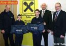 Nö: Übergabe von Sporttaschen an die Jugendgruppe