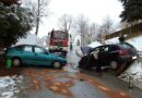 Nö: Zwei Fahrzeuge kollidieren an einer Engstelle