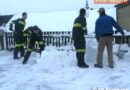 Nö: Abschaufeln von Schnee von Flachdach in Aschbach