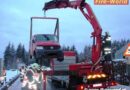 Nö: Kfz-Bergung nach Kollision zwischen Transporter und Traktor