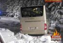 Oö: Postbusbergung bei Schneefall in Neukirchen bei Altmünster
