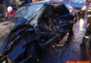 Oö: Eingeklemmte Person nach Kollision Pkw & Lkw in Attnang-Puchheim