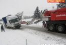 Oö: Winterliche Lkw-Bergungen und eine Staplerbergung (FF Ried / Innkreis)