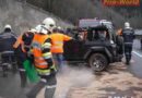Stmk: Bei Leoben Betonwand touchiert -> Jeep in Seitenlage