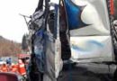 Sbg: Lkw-Lenker mit 3 Bergegeräten aus umgestürzten Sattelzug befreit