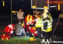 Nö: Feuerwehreinsatzkräfte leisten Erste Hilfe nach schwerem Verkehrsunfall