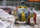 Nö: Lkw bei Abladearbeiten in Schottergrube über Abhang gestürzt