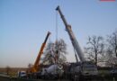 Oö: 40 Tonnen Betonmischer in Unterfucking umgestürzt