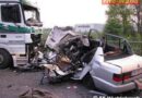 Oö: Tödlicher Unfall Pkw-Lkw auf der B1, zwei Bergescheren im Einsatz