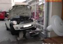 Nö: Mini nach Unfall in Fischamend auf Straßenlaterne