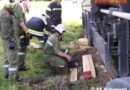 Oö: Lkw-Bergung in Hohenzell -> 40 Tonner hing im Straßengraben