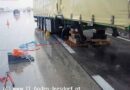 Nö: Lkw schleudert auf der A2 gegen die Lärmschutzwand