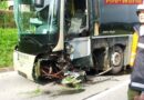 Sbg: Auto gegen Bus -> Eingeklemmte Person bei Neumarkt am W.