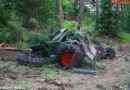 Nö: Traktor im Waldgebiet von Pernitz rund 60 Meter abgestürzt