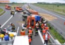 Deutschland: Sattelzug auf Autobahnauffahrt umgestürzt -> 29-Jähriger getötet