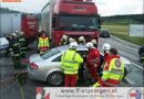 Nö:  Nach Vorrangverletzung im Pkw eingeklemmt