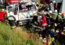 Nö: Zwei eingeklemmte Personen nach Lkw-Unfall