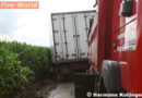 Oö: Lkw hing in Hinzenbach in Maisfeld