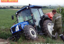 Nö: Traktor drohte 10m abzustürzen