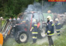 Oö: Traktor in Scharnstein in Vollbrand