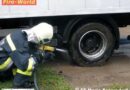 Nö: Lkw blieb in Grünfläche stecken
